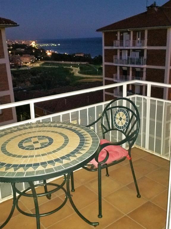 Helena Seaview & Beach-Apartment Монгат Екстер'єр фото